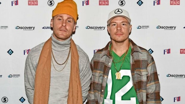 Huikeaa! JVG painoi voitolla yöhön ja teki historiaa – vanha kesähitti soi NHL 19 -pelin soundtrackilla maailmanlaajuisesti! jare ja ville galle