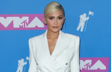 Voihan povipamaus! Kylie Jennerin kroppa on aivan järjettömässä kunnossa – lateksimekko nuolee kurveja huolella!