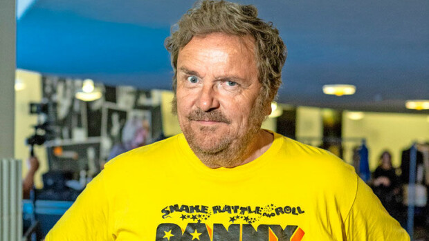 Sakari Kuosmanen roolistaan Kari Tapiosta kertovassa elokuvassa: Ensimmäinen rooli, johon ei tarvinnut laihduttaa! Sakari Kuosmanen näyttelee Kari Tapiosta kertovassa elokuvassa.