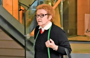 Rahankeräysrikoksesta tuomittu kohusaarnaaja Pirkko Jalovaara vaihtoi nimeä ja uskontoa!