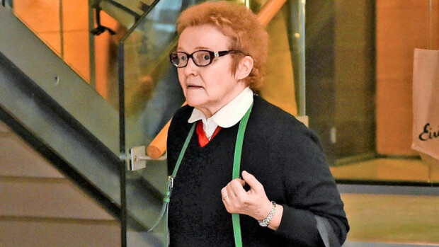 Rahankeräysrikoksesta tuomittu kohusaarnaaja Pirkko Jalovaara vaihtoi nimeä ja uskontoa! Pirkko Jalovaara vaihtoi nimeä ja uskontoa.