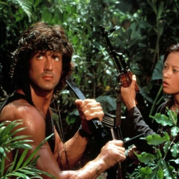 Näyttelijän repertuaariin kuuluu toinenkin legendaarinen hahmo. Hän on ikoninen toimintasankari John Rambo, joka nähtiin valkokankaalla ensimmäisen kerran vuonna 1982. Sylvester Stallone