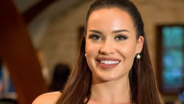 Onko tässä maailman seksikkäin Harry Potter? Povipommi Mailis Penttilä piti hulppeat teemajuhlat - katso kuvat! Mailis