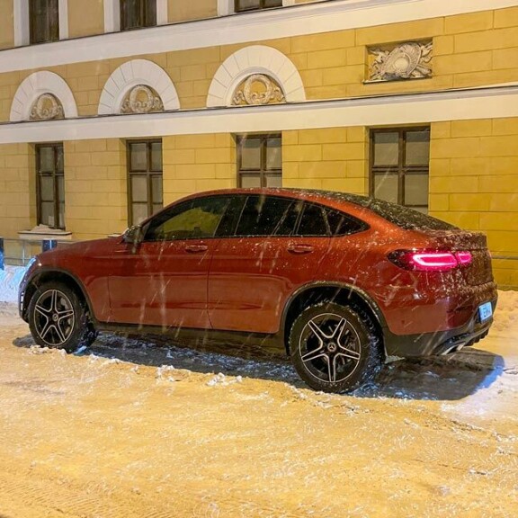 Erna Huskon toiminta öky-Mersussa ihmetytti – kuva Ernan auto