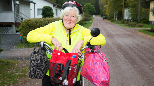 Suomen sitkein eläkeläinen? Karkkilalainen Seija, 72, pyöräili crocseissa Hangosta Nuorgamiin ja takaisin seija pyöräili hurjan matkan.