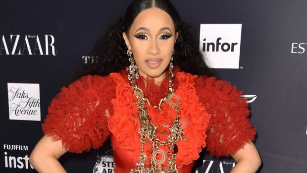 Cardi B loksautti kymmenien miljoonien ihmisten leuat – heilutti rintojaan häpeilemättä: En ole tehnyt näin ikinä - katso! Cardi B