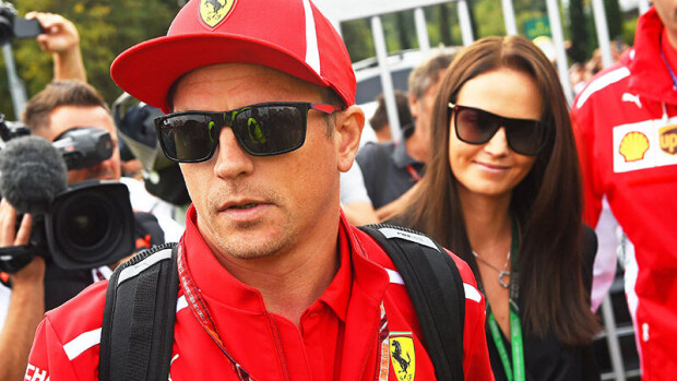 Hupaisa kuva leviää verkossa: Kimi Räikkönen vei Minttu-vaimonsa hampurilaisille - katso! ”Vein vaimon lounaalle” kimi räikkönen ja minttu räikkönen