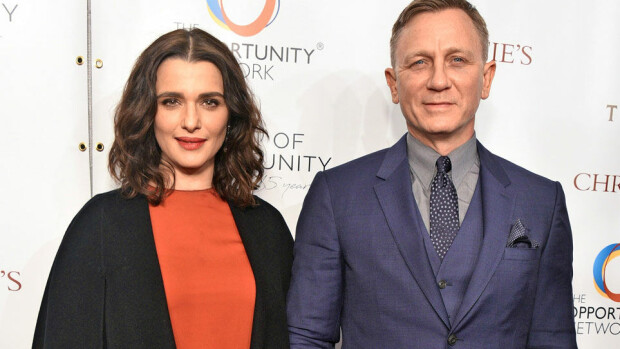 James Bond -näyttelijä Daniel Craig keskittyy nyt lastenhoitoon: Onnellista vauva-arkea näyttelijärakas Rachel Weiszin kanssa – kuva! Daniel Craig ja Rachel Weisz