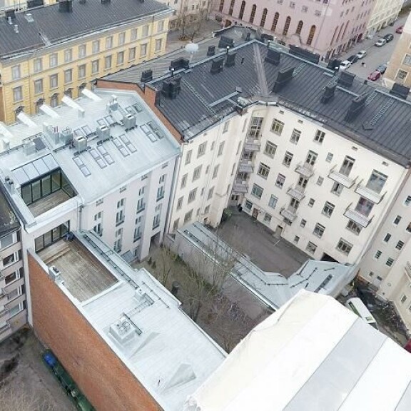 Jari Sillanpään sokkipäätös: laittoi uuden Helsingin-lukaalinsa myyntiin 2,55 miljoonalla eurolla: remontti yhä kesken – katso kuvat! Ilmakuva.