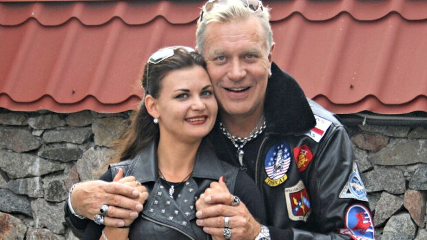 Oho, ukrainalainen marjanpoimija Julia on päätä pahkaa rakastunut Tauski Peltoseen: ”Haluan lapsia Tauskin kanssa” – katso suloiset kuvat! Tauski ja Julia ovat pitäneet yhtä kesäkuun lopusta asti.