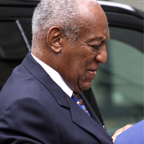 Huumaamisesta ja raiskauksesta tuomittu Bill Cosby viruu vankilassa – avautuu henkilökunnan kunnioittavasta käytöksestä! cosby