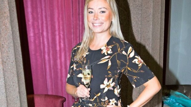 Oho, Suomen Bachelorette Jenny Helenius edusti seurapiiripippaloissa tv-komistuksen kanssa – kuumaa flirttiä: 'Harmittaa, etten hakenut mukaan ohjelmaan!' Jenny Helenius