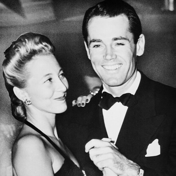 Ryhmäseksiä, avioeroja ja syömishäiriö - näyttelijälegenda Jane Fondan elämästä paljastava dokumentti: ”Häpeän silikonejani!” Frances ja Henry Fonda