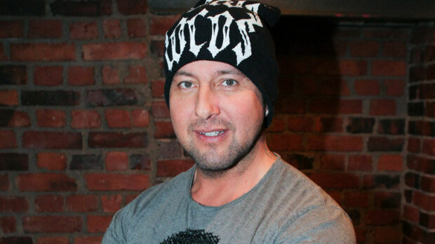 Esko Eerikäinen järkyttyy julkkislääkärin tv-ohjelmassa: Light-limu vie mieshormonit! Esko Eerikäinen on mukana Olet mitä syöt -ohjelmassa.