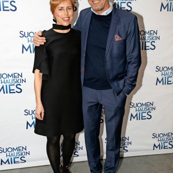 Virpi Suutari, 51, ja Martti Suosalo, 56, ovat olleet naimisissa vuodesta 1998. Pariskunnalla on kolme lasta. Virpi Suutari, 51, ja Martti Suosalo, 56, ovat olleet naimisissa vuodesta 1998. Pariskunnalla on kolme lasta.