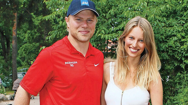Miljoonakoti paraatipaikalla! Ex-NHL-tähti Sean Bergenheim ja mallivaimo Vilma remontoivat itselleen luksuslukaalin Helsingin keskustaan! Sean Bergenheim ja Vilma-vaimo remontoivat luksuskodin.