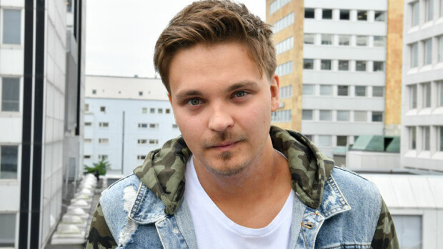Käytös kummastutti! Roope Salminen huuteli lavalle Ida Paulin ja Kalle Lindrothin keikalla – kuva! Roope Salmisen käytös kummastutti.