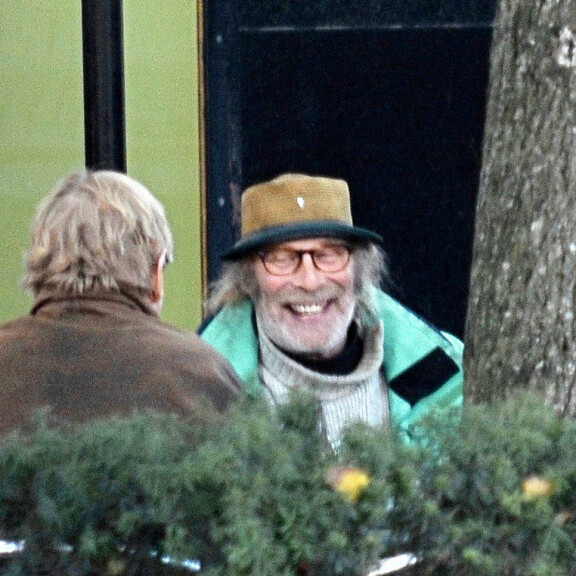 Vesa naureskeli jutuille. Vesa naureskeli jutuille.