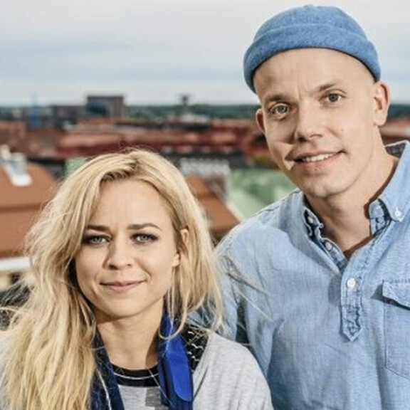 Paljastus uutuuskirjassa: näin Paula Vesala liittyy Elastisen ja Snoop Doggin biisiin - Snoop vaati korvaukseksi 30 000 dollaria, Paula lainasi rahat! elastinen ja paula vesala