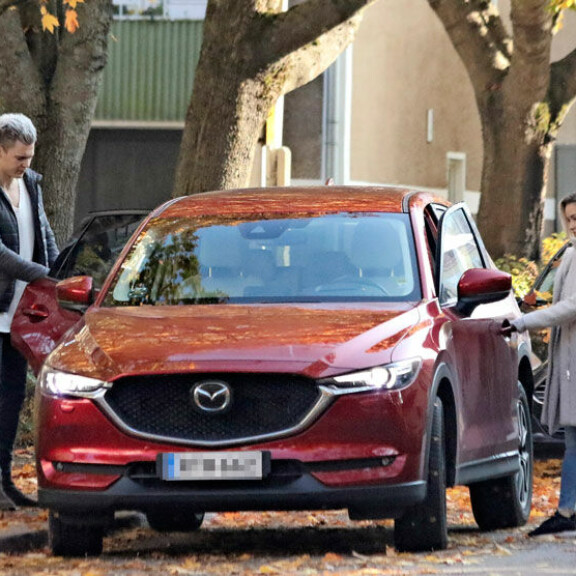 Nellin menopeli on Mazda CX-5 -maasturi, joka on automerkin maahantuojan nimissä. Hintaa autolla on noin 50 000 euroa. Nellin menopeli on Mazda CX-5 -maasturi, joka on automerkin maahantuojan nimissä. Hintaa autolla on noin 50 000 euroa.