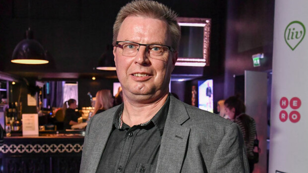 Uuh, Huutokauppakeisarin apumies Markku vietti iltaa Anne-vaimonsa kanssa – kuva! Markku Saukko on Aki Palsanmäen apumies.