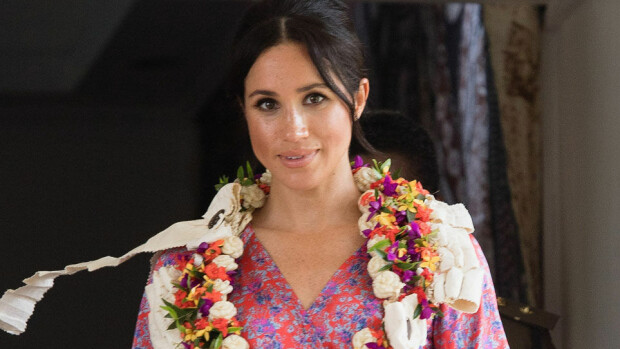 Kaaos torilla: Herttuatar Meghanin edustusvierailu Fidzissä jäi lyhyeksi – henkivartija poisti hänet paikalta turvallisuusriskin vuoksi! Meghan Markle