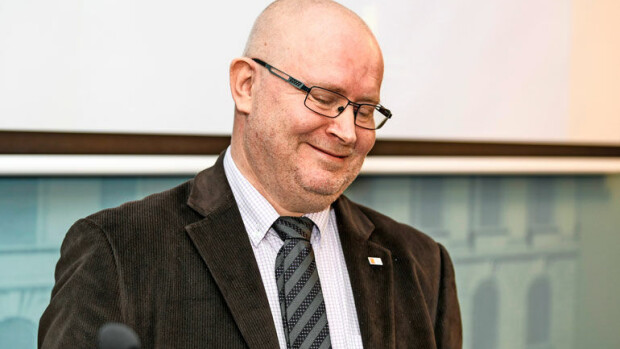 Jösses, mikä Kanadan-matka! Työministeri Jari Lindström maksoi 2 000 euron hotellilaskun luottokortilla valtion piikkiin! Jari Lindström kävi Kanadassa.