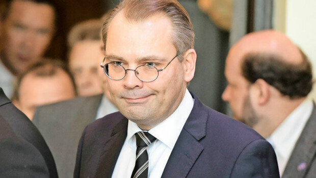 Nämä ministerit eivät ole vinguttaneet luottokorttiaan valtion piikkiin – Jussi Niinistö käytti korttia vain kerran! Jussi Niinistö käytti luottokorttia vain kerran.