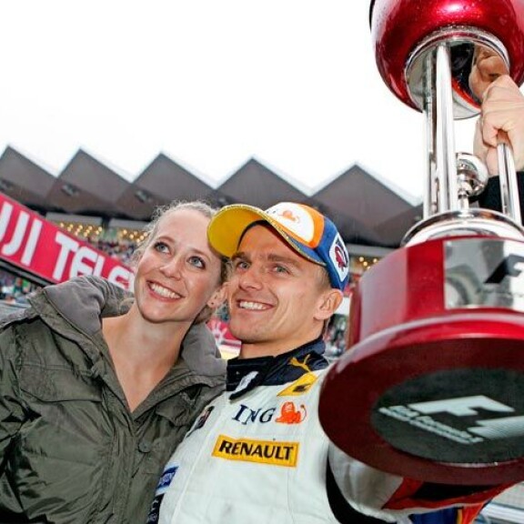 Heikki saavutti ensimmäisen F1-podium-paikkansa Japanin GP:ssä vuonna 2007. Hän hävisi Lewis Hamiltonille mutta jätti Kimi Räikkösen täpärästi taakseen. Heikki saavutti ensimmäisen F1-podium-paikkansa Japanin GP:ssä vuonna 2007. Hän hävisi Lewis Hamiltonille mutta jätti Kimi Räikkösen täpärästi taakseen.