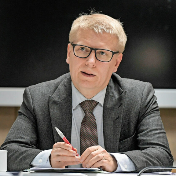Petteri Orpo vingutti visaa Washingtonissa, Sanni Grahn-Laasonen yöpyi ökysviitissä – näin ministerit törsäsivät luottokorteillaan! Kimmo Tiilikainen