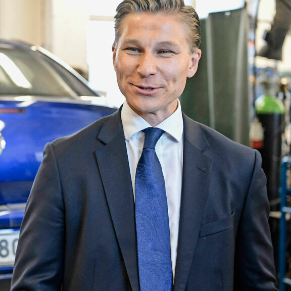 Petteri Orpo vingutti visaa Washingtonissa, Sanni Grahn-Laasonen yöpyi ökysviitissä – näin ministerit törsäsivät luottokorteillaan! Antti Häkkänen