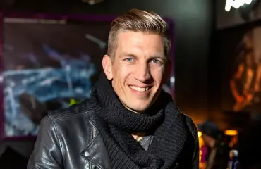 Oho, ex-tennistähti Jarkko Niemisen käsi paketissa – kuva!