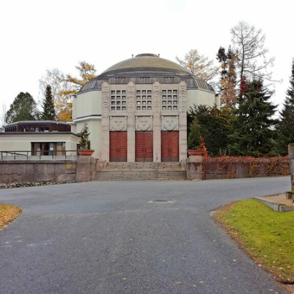 Kyllikki Tapolan hautajaiset järjestettiin Kalevankankaan isossa kappelissa Tampereella. Kutsu tilaisuuteen oli julkinen. Kyllikki Tapolan hautajaiset järjestettiin Kalevankankaan isossa kappelissa Tampereella. Kutsu tilaisuuteen oli julkinen.