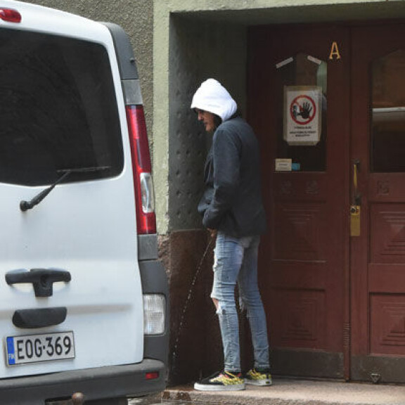 Andy McCoy avautuu kirjassa rajusta välirikosta Bam Margeran kanssa ja Seiskan paljastamasta putkareissusta: Vedin puukon sen kurkulle! Katso kuvat! Andy