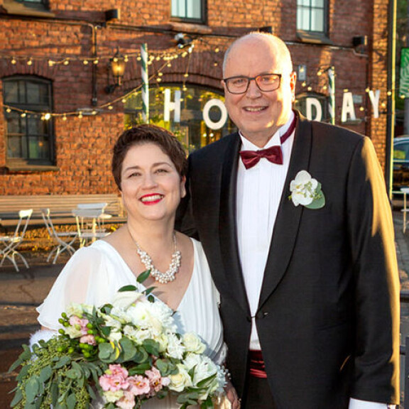 Eero ja Ayla menivät naimisiin vuonna 2018. Heidät vihittiin tuolloin maistraatissa. Muutamaa päivää myöhemmin vietettiin hääjuhlaa helsinkiläisessä ravintola Sipulissa. Eero Heinäluoma
