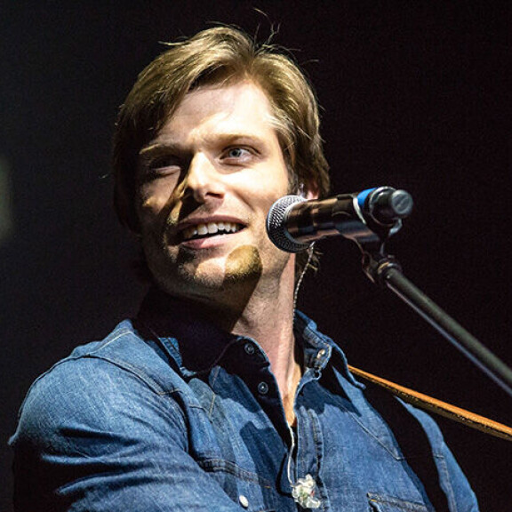 Chris on tehnyt uraa myös musiikin parissa. Chris Carmack