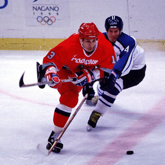 Kyllä oli kuopiolaispoika ihmeissään! Kimmo Timonen pääsi painimaan Venäjän Valeri Kamenskyn kanssa Naganon talviolympialaisissa helmikuussa 1998. Kyllä oli kuopiolaispoika ihmeissään! Kimmo Timonen pääsi painimaan Venäjän Valeri Kamenskyn kanssa Naganon talviolympialaisissa helmikuussa 1998.