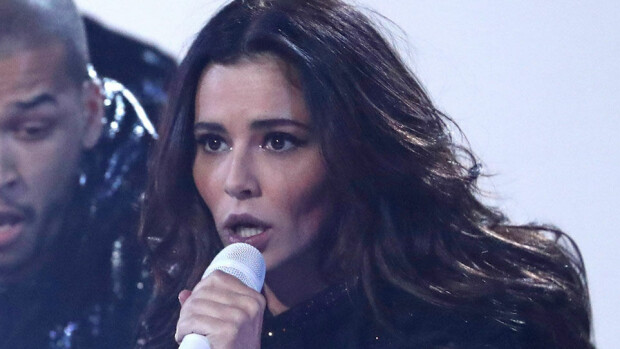 Laulaja Cherylin comeback ei mennyt nappiin - fanit järkyttyivät pikkutuhmasta esityksestä: 'Vastenmielistä!' - katso mollattu show! Cheryl
