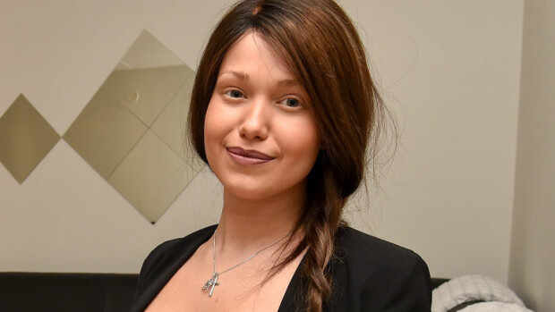 Syövän selättänyt tosi-tv-kaunotar Janita Lukkarinen vastaa rajuihin somesyytöksiin – video! Janita Lukkarinen vastaa syytöksiin.