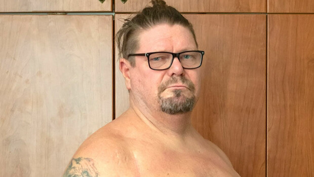 Ex-pornokeisari Henry Saaren paino nousi pikavauhtia 158 kiloon: ”Lääkäri sanoi, ettei häntä kiinnosta” – paljonkertovat kuvat! Henry Saaren paino nousi huimasti.
