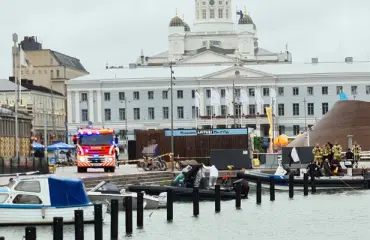 Uusi silminnäkijä! Ullanlinnan henkirikoksesta epäilty ajoi Volvon mereen – eläkeläismies näki karmean tapahtuman aitiopaikalta: ”Sitten kuului vain huutoa”