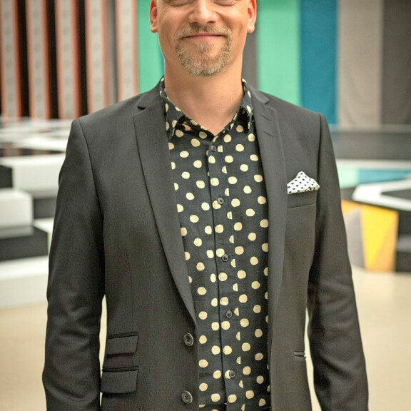 Annin kihlattu on stand up -koomikko Niko Kivelä. Annin kihlattu on stand up -koomikko Niko Kivelä.