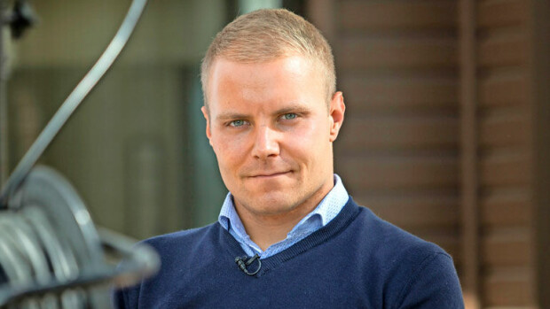 Ohhoh! Valtteri Bottas murjotti yksin olutpullon ääressä pilkkuun asti Helsingin yökerhossa - paljonpuhuvat kuvat! Valtteri Bottas