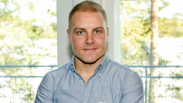 Valtteri Bottas purki pettymykseen päättynyttä kauttaan helsinkiläisyökerhossa: murjotti yksin pilkkuun asti olutpullon äärellä - katso! Valtteri Bottas