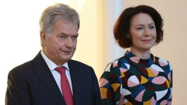 Sota painaa tunnelmaa – Sauli Niinistö paljastaa: Tämä on tärkeintä joulussa Sauli Niinistö ja Jenni Haukio