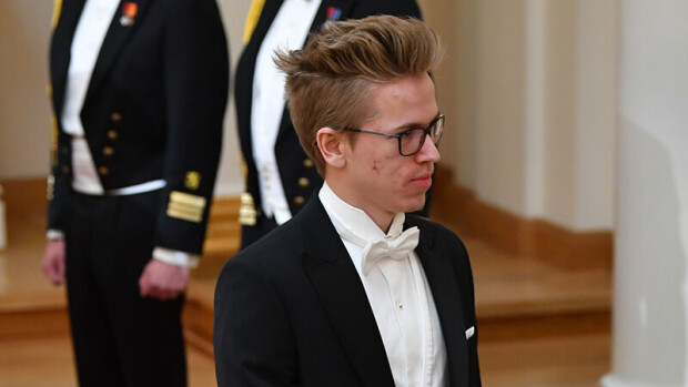 Miljoonia tienanneet e-urheilijat Jesse Vainikka ja Topias Taavitsainen saapuivat Linnan juhliin – tyylikäs ilmestys! topias