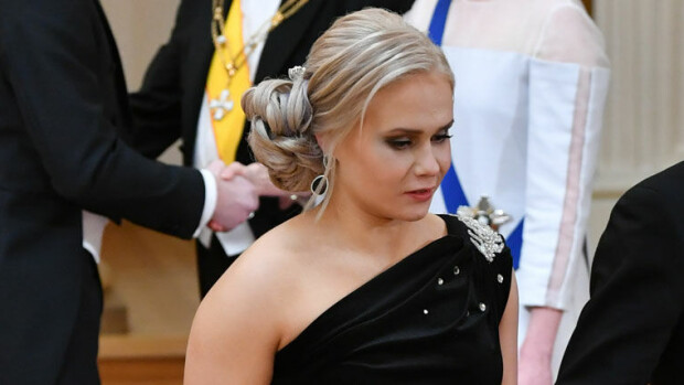 Häikäisevän kaunis painija Petra Olli esitteli ensimmäistä kertaa virolaisrakkaansa julkisuudessa! Suoraan tasavallan presidentin puheille - katso! Petra Olli