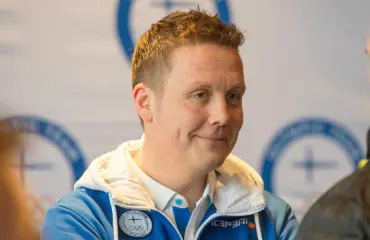 Olut maistui! Jokereiden valmentaja Lauri Marjamäki herätti ihmetystä HIFK:n hallissa – kuva!