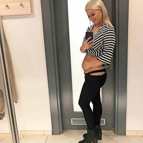 Rita Niemi-Mannisen vauvamaha on ruvennut jo kasvamaan. Rita Niemi-Mannisen vauvamaha on ruvennut jo kasvamaan.