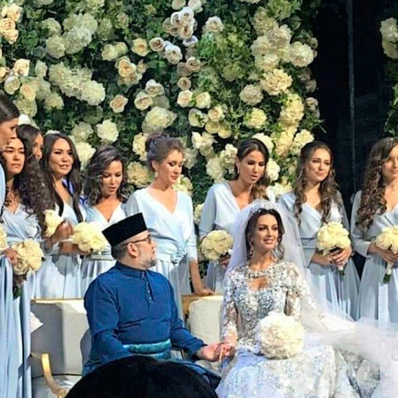 Missikaunotar nai kuninkaan: häät lehdistöltä piilossa – kuva! Malesian kuningas Muhammad V ja Oksana Voedodina